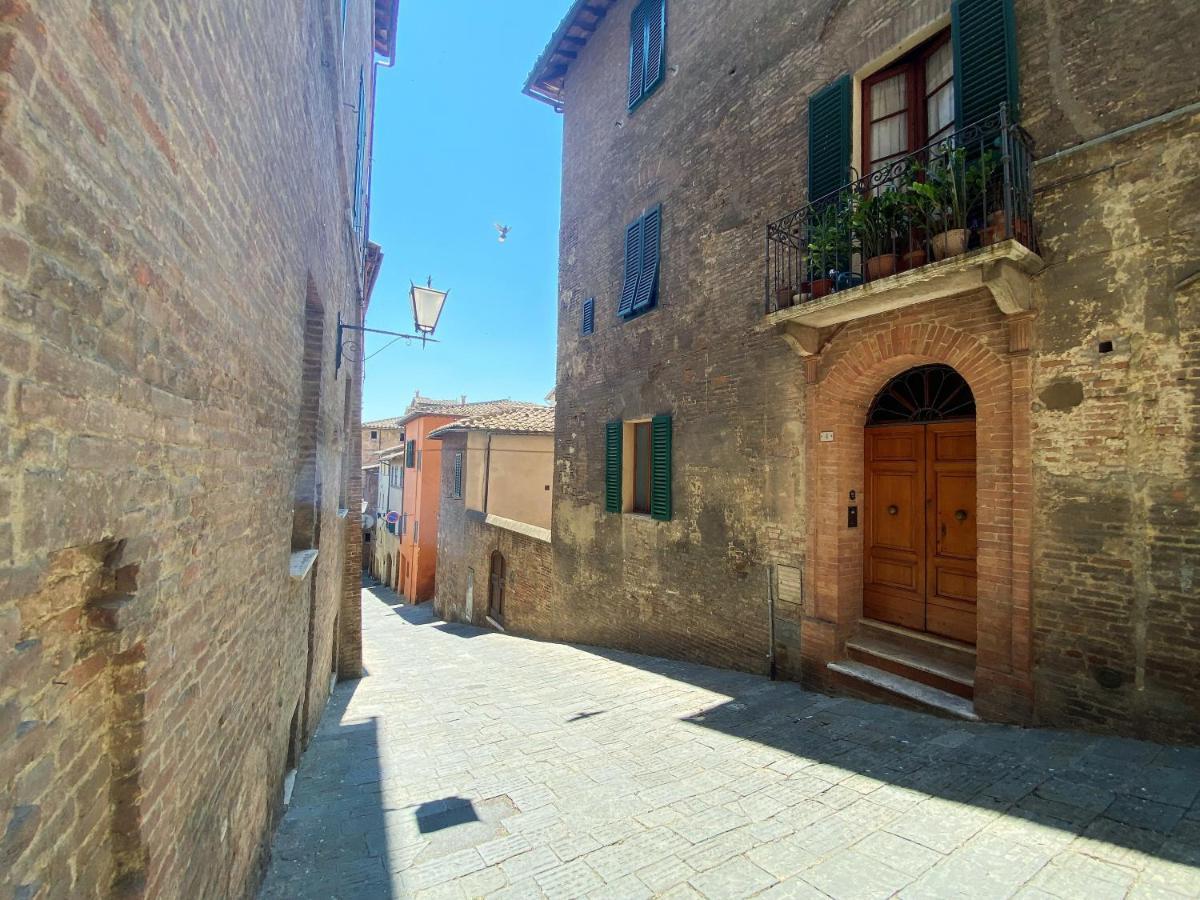 La Fonte-With Balcony Close By Piazza Del Campo Siena Exterior photo